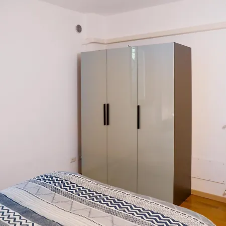 Golden View By Design